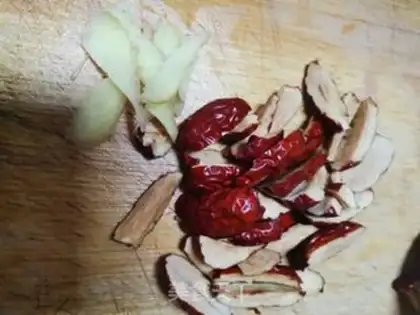 Make Red sugar eggs step 1
