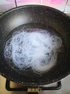 Make Little cabbage mushroom fan soup step 5