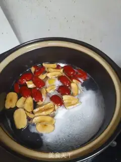Make Red sugar eggs step 2