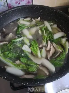 Make Little cabbage mushroom fan soup step 9