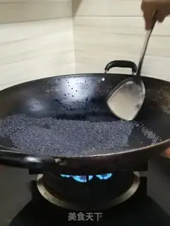 Make Peanut sesame soup step 0