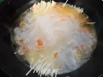 Make Tomato egg noodles step 3