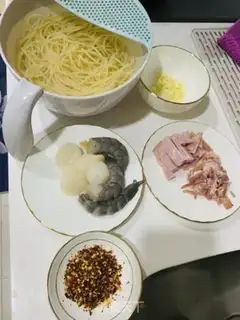 Make Seafood Italy Noodles step 1