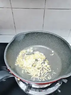 Make Shrimp-skin, lettuce step 1