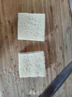 Make A simple strawberry cheesechurch step 1