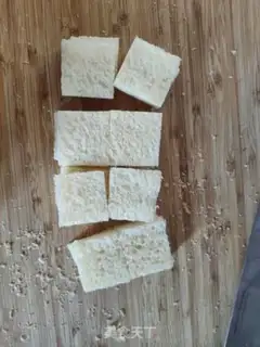 Make A simple strawberry cheesechurch step 2