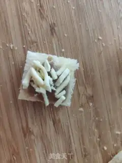 Make A simple strawberry cheesechurch step 4
