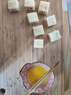 Make A simple strawberry cheesechurch step 6