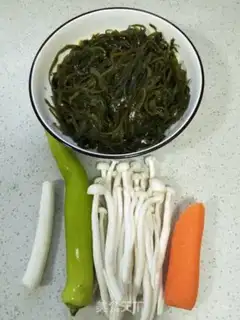 Make White mushrooms with sea ribbons step 0