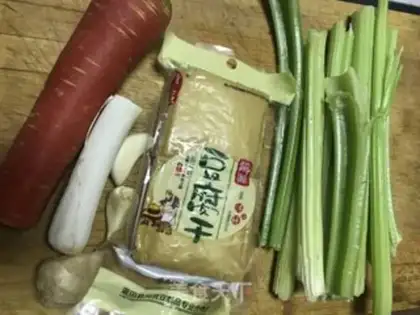 Make Celery fried beans step 0