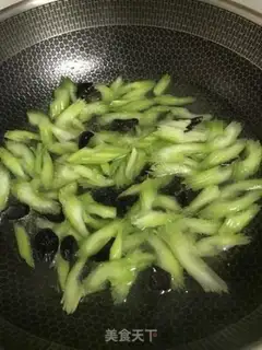 Make Celery fried beans step 2