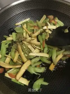 Make Celery fried beans step 3