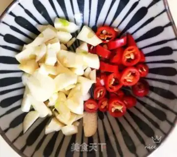 Make Shrimp skin fan doll food step 2