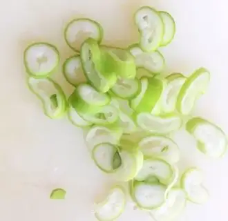 Make Shrimp skin fan doll food step 4