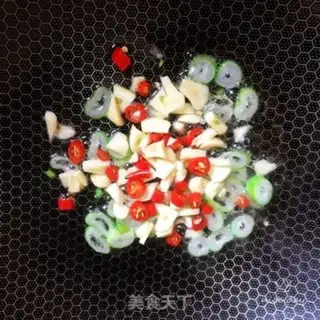 Make Shrimp skin fan doll food step 5