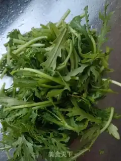 Make Garlic walnuts step 1