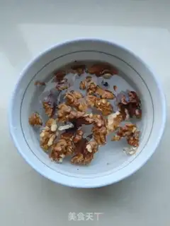Make Garlic walnuts step 2
