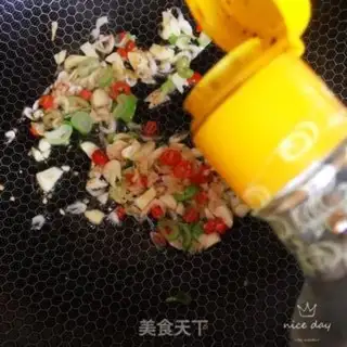 Make Shrimp skin fan doll food step 7
