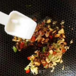 Make Shrimp skin fan doll food step 8