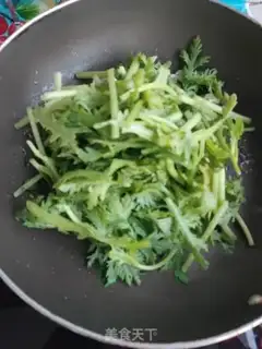 Make Garlic walnuts step 5