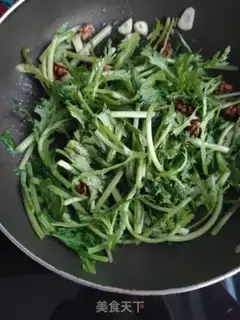 Make Garlic walnuts step 6