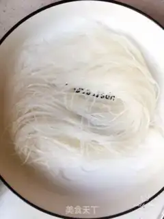Make Shrimp skin fan doll food step 11