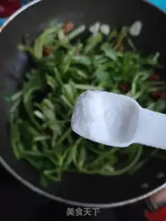 Make Garlic walnuts step 7