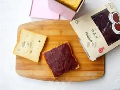 Make Red bean-cracker toast step 2