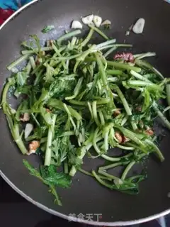 Make Garlic walnuts step 8