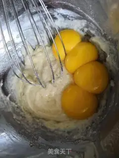 Make Strawberry cream cake step 3