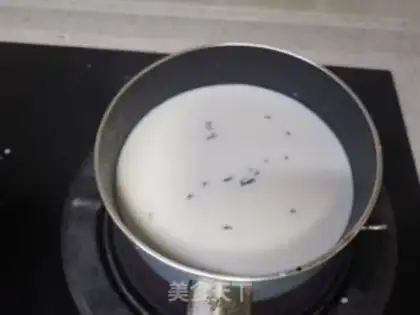 Make Homemade milk tea step 1