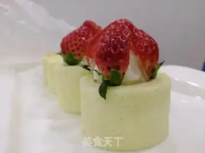 Make Strawberry cream cake step 18