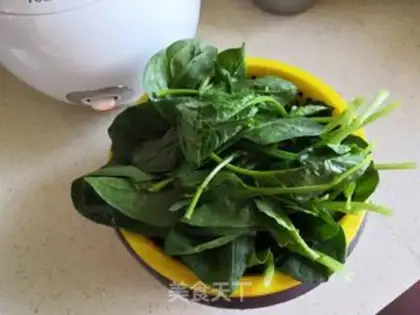 Make Scrambled spinach step 0