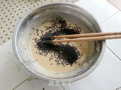 Make Brown wheat sesame eggcake step 3