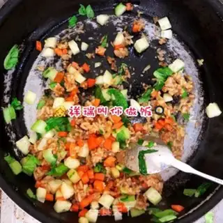 Make Vegetable red rice step 3