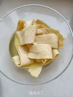 Make Cracker cucumber with bean skin step 1