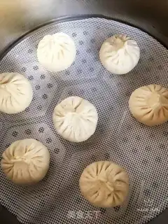 Make A cabbage mushroom fan bun step 11