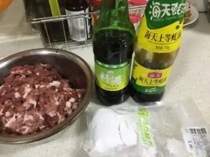 Make Squeeze meat and meat step 1