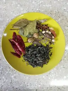 Make Five spicy tea eggs step 1