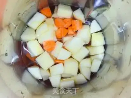 Make Apple carrot juice step 4