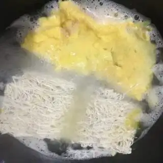 Make ♪ A bouquet of onion egg noodles ♪ step 4