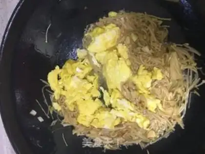Make Golden fungus fried eggs step 7