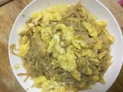 Make Golden fungus fried eggs step 8