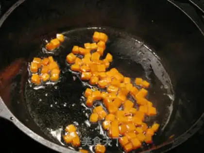 Make Iron pan and sausage and vegetable rice step 2