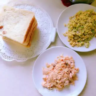 Make A salmon sandwich step 0