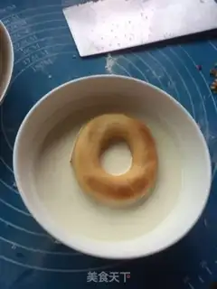 Make White chocolate doughnuts step 1