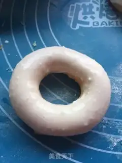 Make White chocolate doughnuts step 2