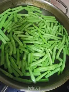 Make Four seasons of bean meat step 2
