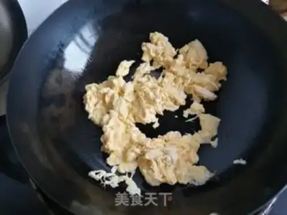 Make Tomato duck egg fried cake step 4