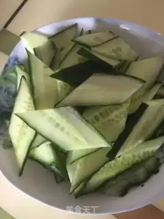Make Cucumber ham and sausage step 1